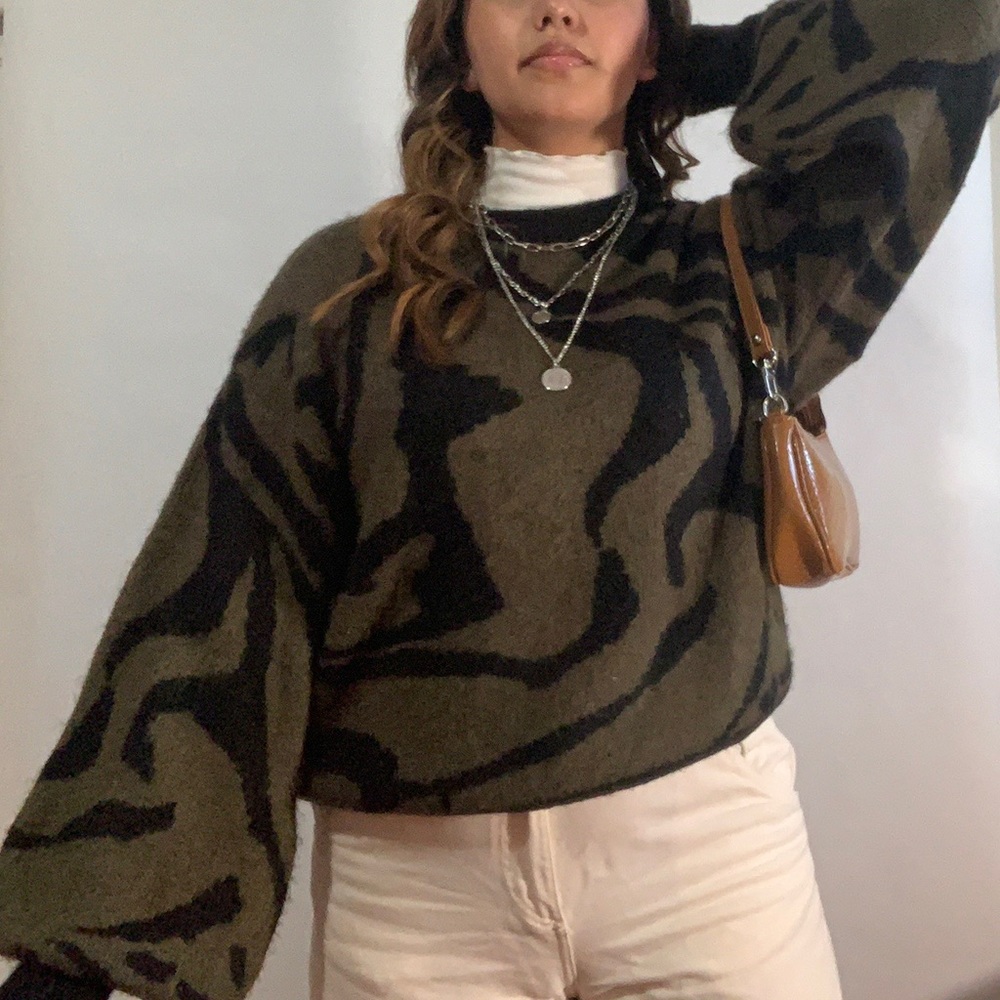 Green Abstract Knit Sweater! 🤎